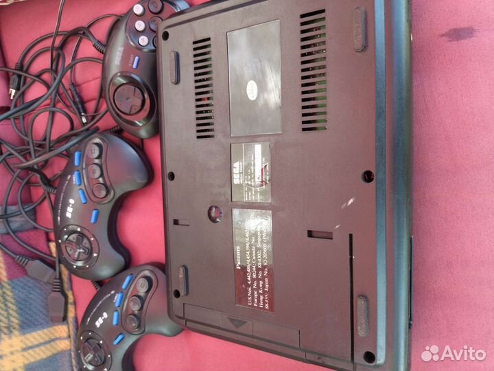 Приставка Sega Mega Drive + картриджи 3 джойстика