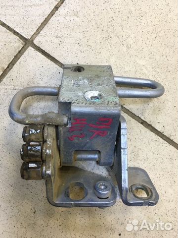 Петля двери передняя правая Volkswagen Golf Plus 5