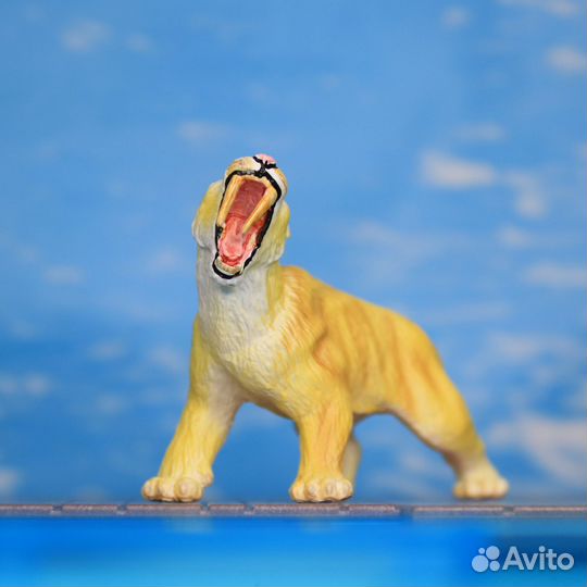 Фигурка Eikoh Смилодон