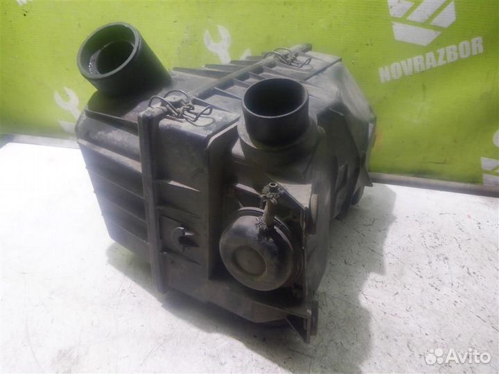 Корпус воздушного фильтра Фольксваген Пассат Б3