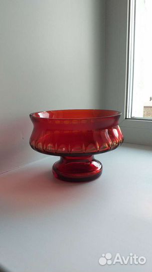 Ваза для фруктов на ножке