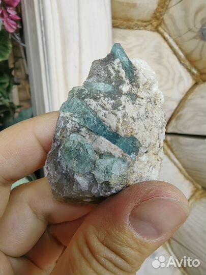 Минерал друза кристаллы аквамаринов на пегматите с