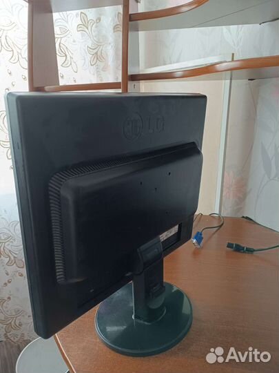 Монитор LG flatron L1942S