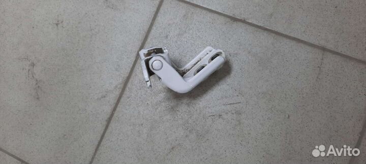 Петля двери зад. Л. нижн. Nissan X-Trail(T32) 2015