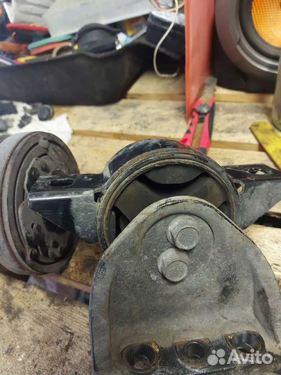 Подушка опора крепление двс МКПП Chevrolet Aveo T2