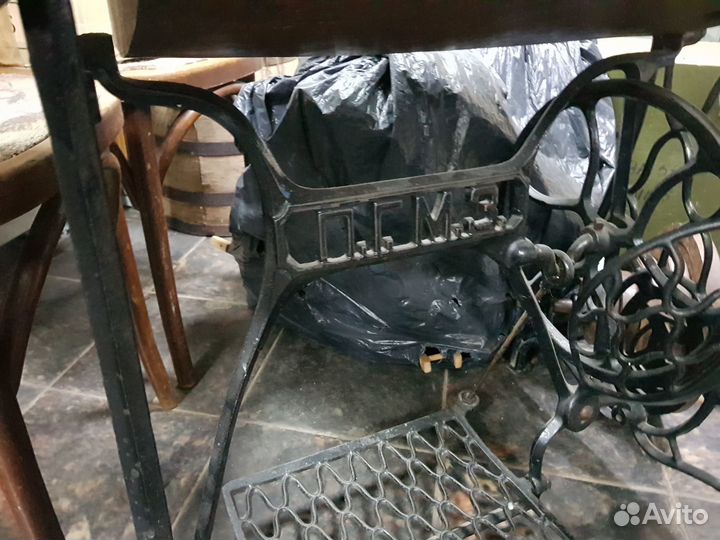 Чугунная станина швейной машинки пгмз красивая