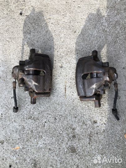 Суппорт передний Volkswagen Sharan 1