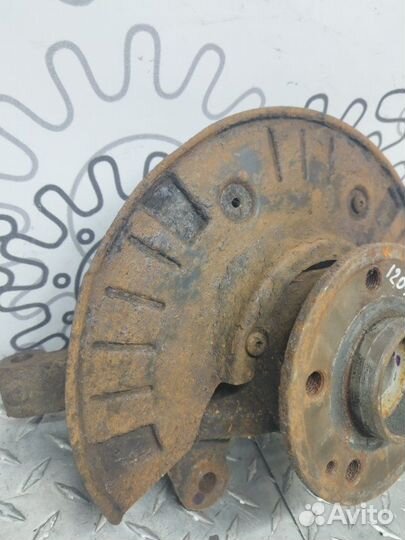 Кулак поворотный правый Mercedes-Benz Vito W639