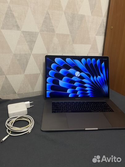 Apple MacBook Pro i7 16/512 Radeon Pro 560