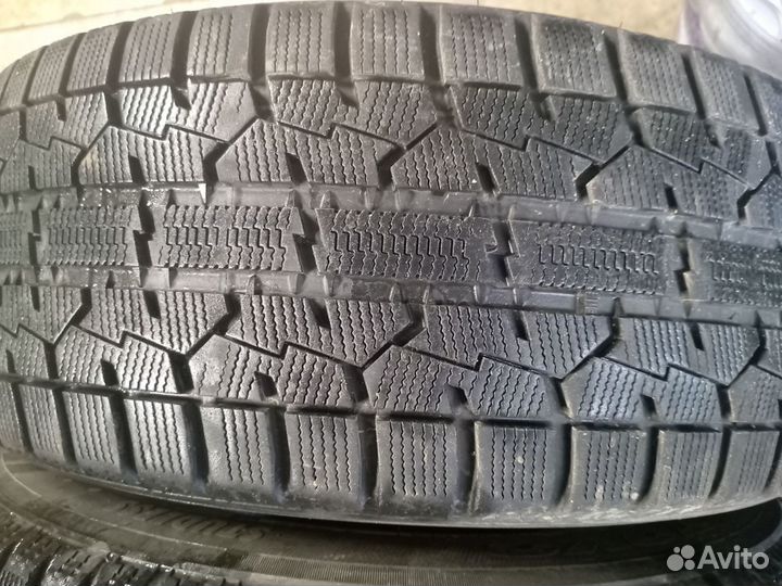 Toyo Observe Garit GIZ 225/55 R17