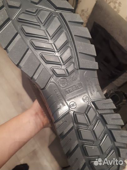 Ботинки зимние новые 42р