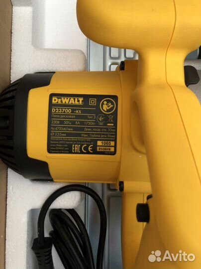 Дисковая пила Dewalt D23700-KS