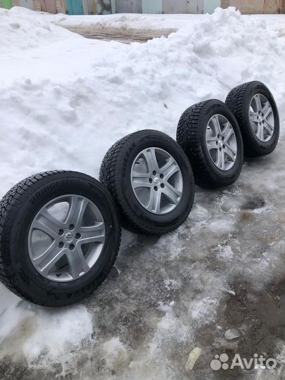 Bridgestone Blizzak Spike-02 SUV 235/65 R17