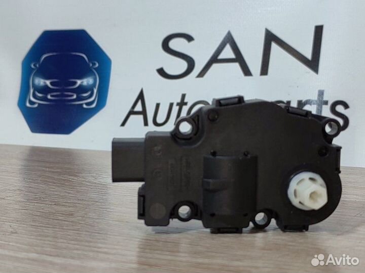 Моторчик заслонки печки Bmw 5 F10 N63B44 2011