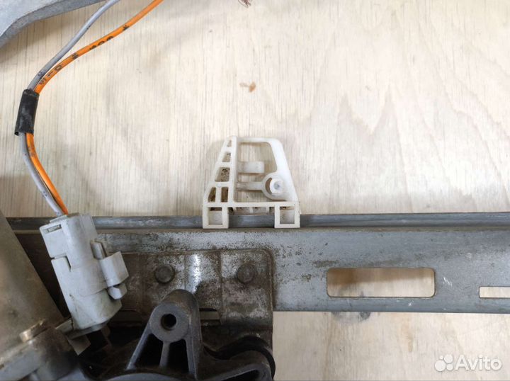 Стеклоподъёмник правый Пежо 206 купе