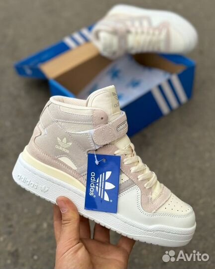 Кроссовки adidas, женские. Осенние