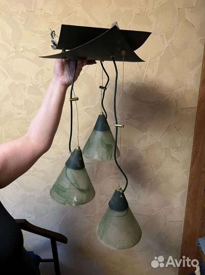 Продам люстру