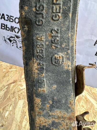 Кулак поворотный передний правый Volkswagen