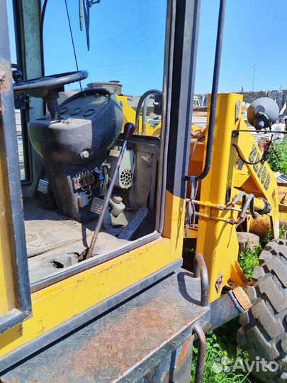 Фронтальный погрузчик YIGONG ZL18, 2011