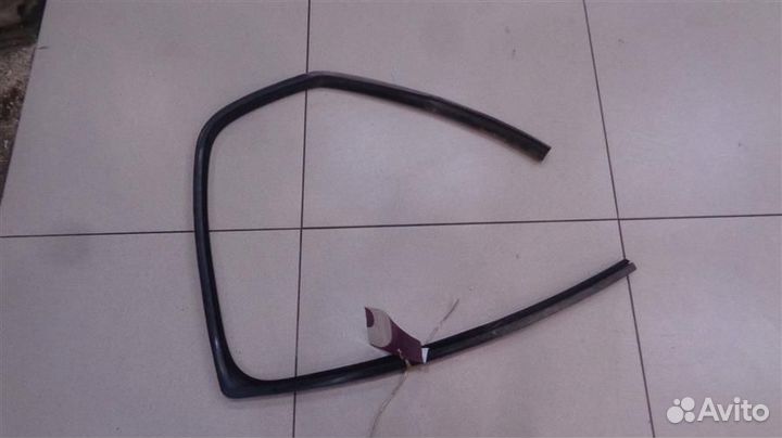 Уплотнитель стекла двери задней левой Ford Escape