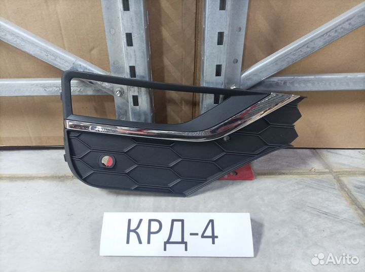 Окантовка птф правая Volkswagen Amarok 2 на 2010