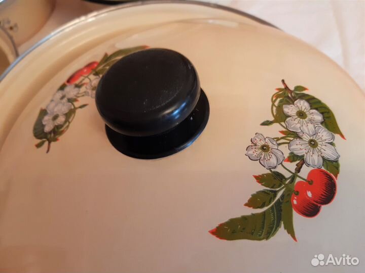 Набор эмалированной посуды