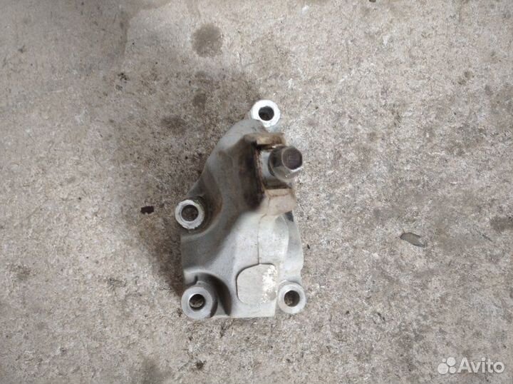 Кронштейн опоры двигателя Honda Accord 7 2003-2008