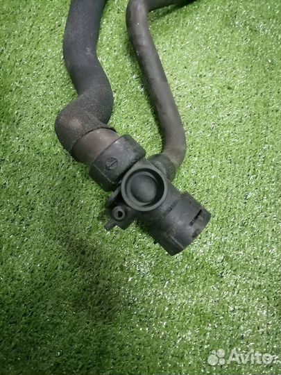 Патрубок охлаждения (радиатора) 8E0121049L Audi A4