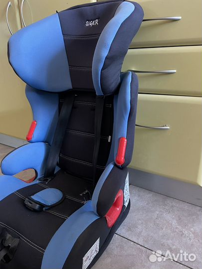 Автомобильное кресло