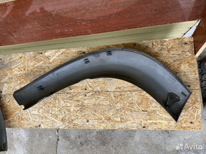 Накладка крыла на Toyota Rav4 (2000-05)
