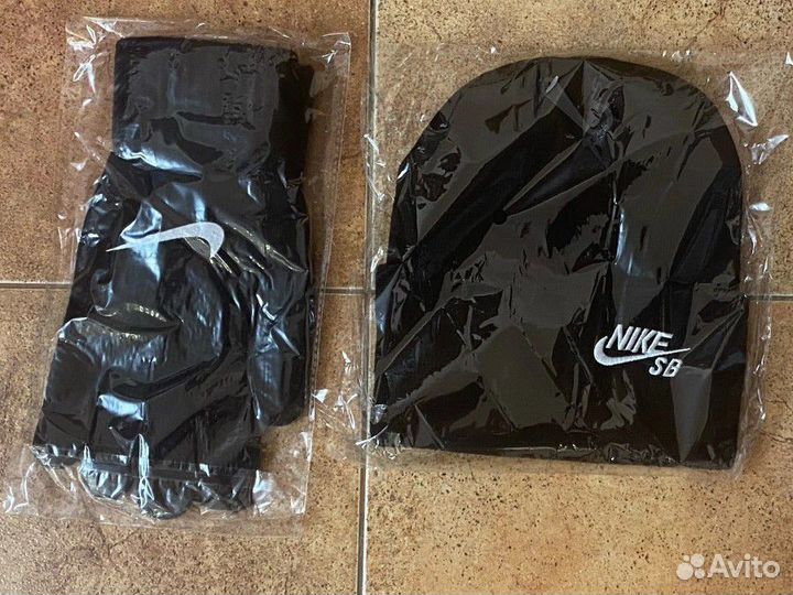 Набор 3в1 Шапка и перчатки Nike