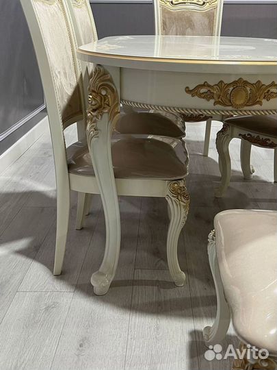 Кухонный стол и стулья