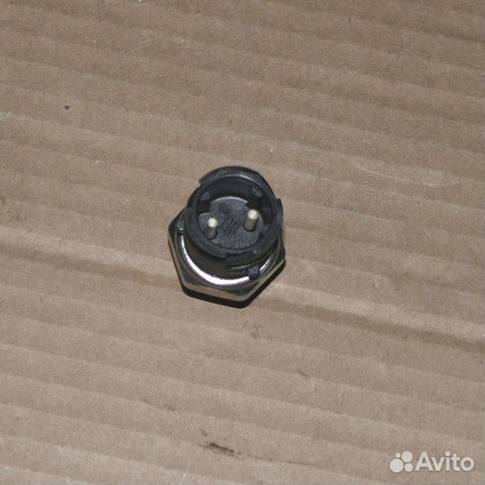 Выключатель света заднего хода камаз, урал байонет