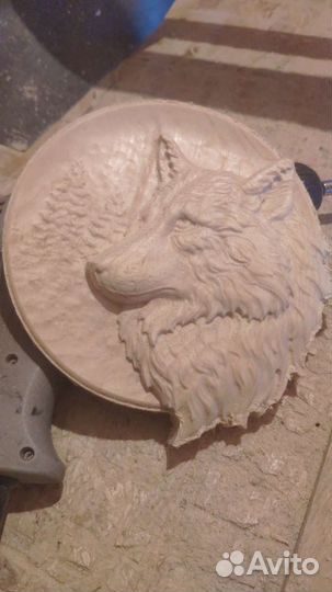 Резное панно из дерева