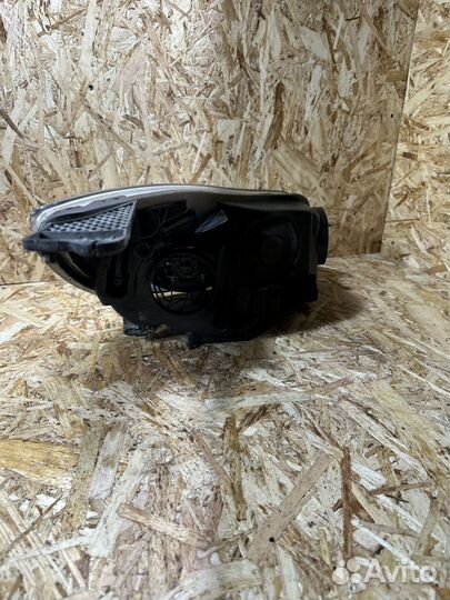 Фара левая передняя Ford Focus 3