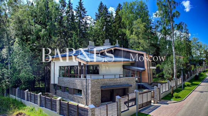 Дом 750 м² на участке 36 сот.