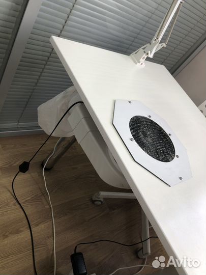 Маникюрный стол складной с вытяжкой