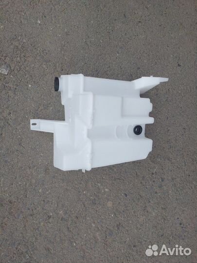 Бачок омывателя передний Nissan Tiida C11