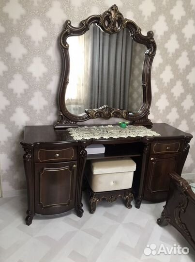 Спальный гарнитур