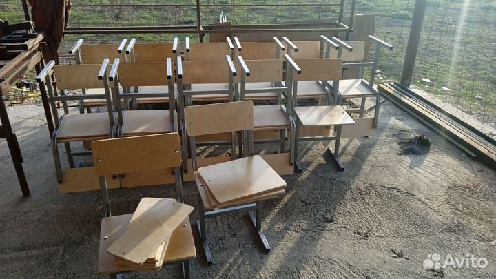 Школьные стулья, парты