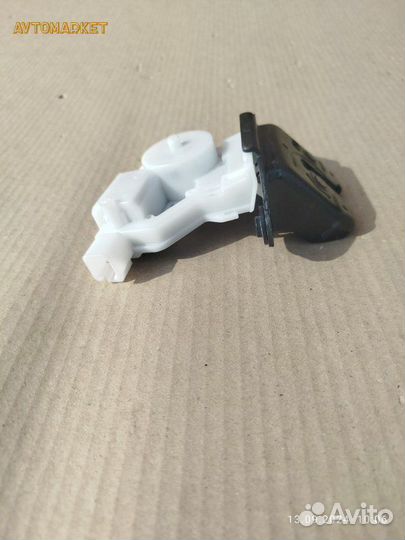 Замок крышки багажника Nissan Qashqai J11