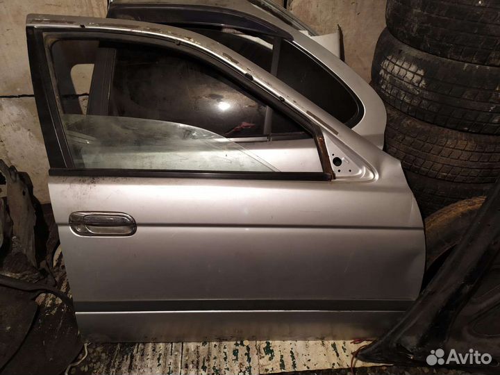 Стекла дверей Nissan Sunny fb15