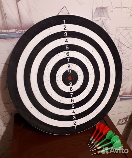 Дартс мишень с дротиками