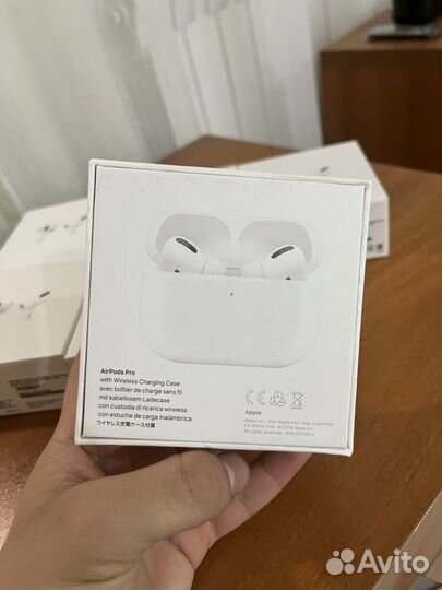 Беспроводные наушники apple airpods