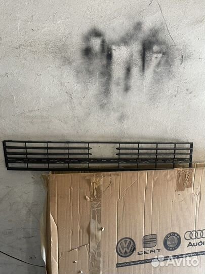 Решетка бампера под датчик Фольксваген т6