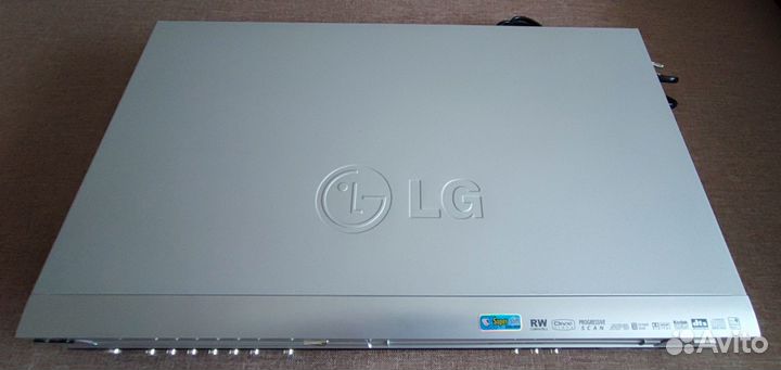 Видеомагнитофон + DVD проигрыватель LG
