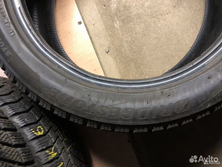 Bridgestone Blizzak VRX2 215/50 R17