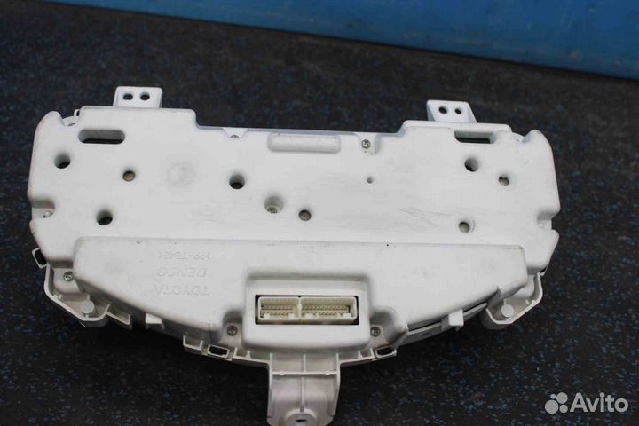 Панель приборов Toyota Kluger V (Тойота Клюгер ви)