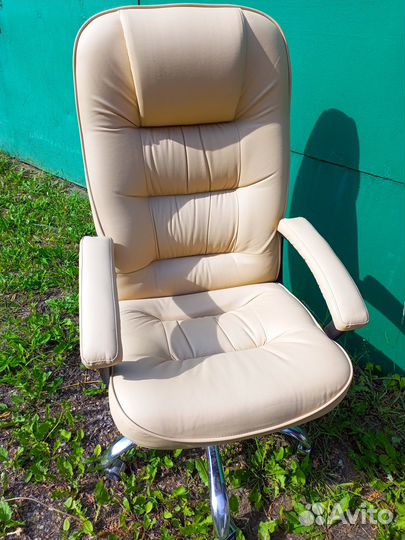 Кресло руководителя офисное