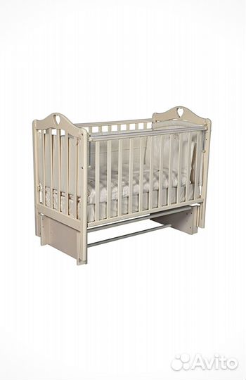 Кроватка с маятником